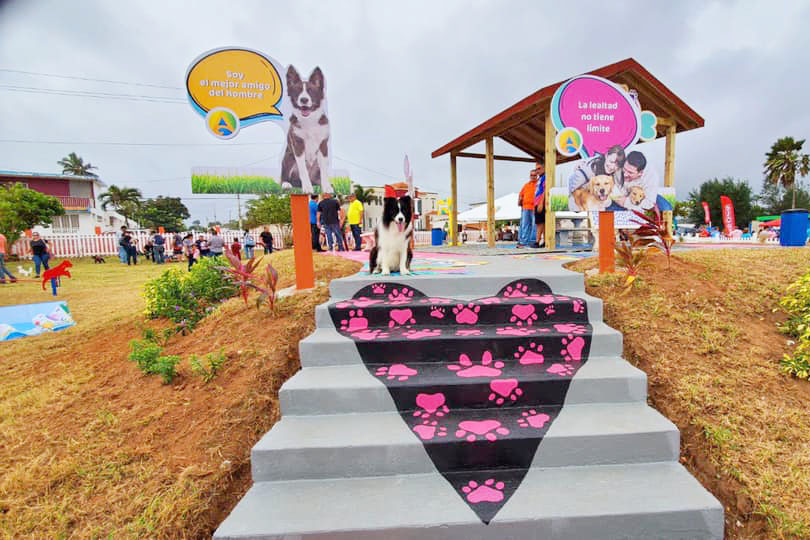 Inauguran divertido parque para mascotas al aire libre